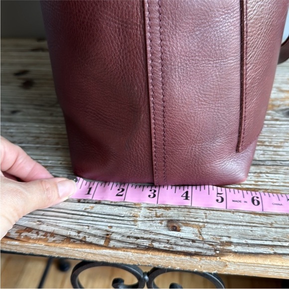 The Zip-Top Medium Transport Leather Tote - Picture 6 of 9